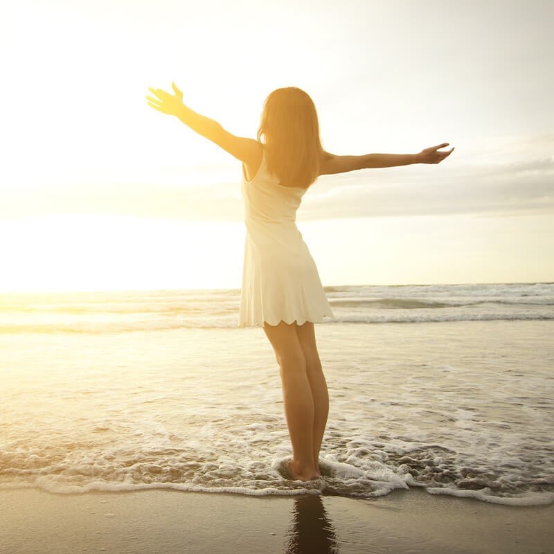 woman-open-arms